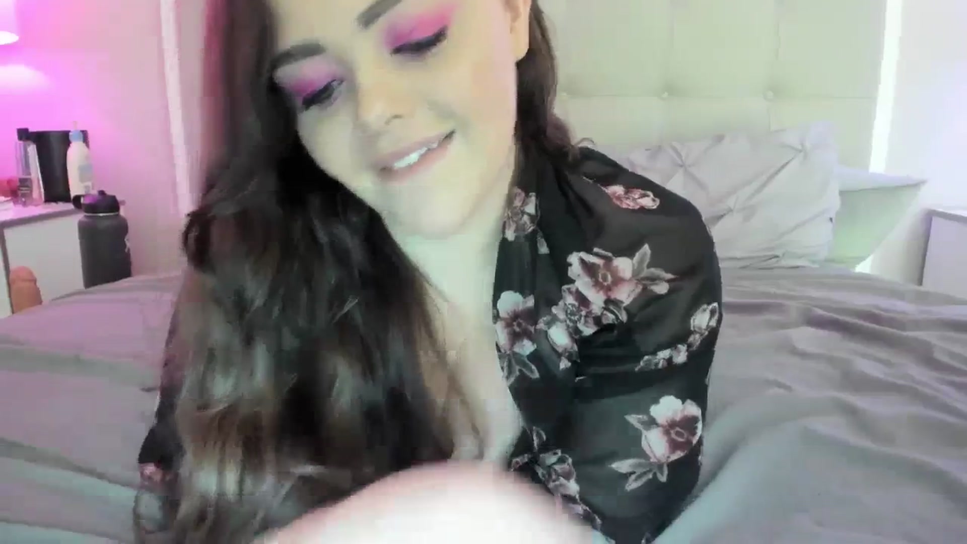 Gallery image thumbnail from TemptressV's myfreecams stream on, 08/06/2023, 07:08 image 15 of 20