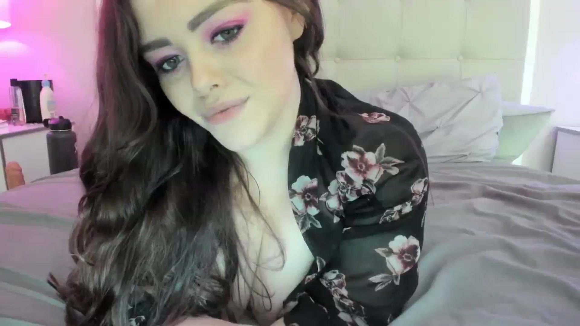 Gallery image thumbnail from TemptressV's myfreecams stream on, 08/06/2023, 07:08 image 6 of 20