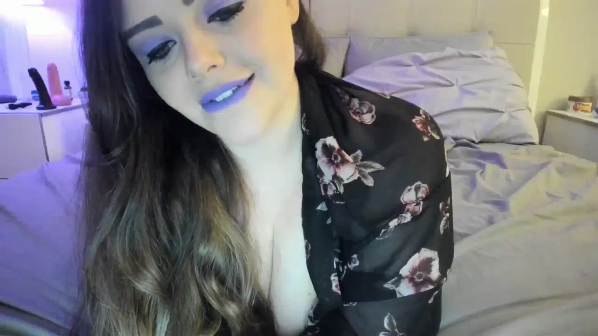 Gallery image thumbnail from TemptressV's myfreecams stream on, 11/26/2023, 07:50 image 16 of 20