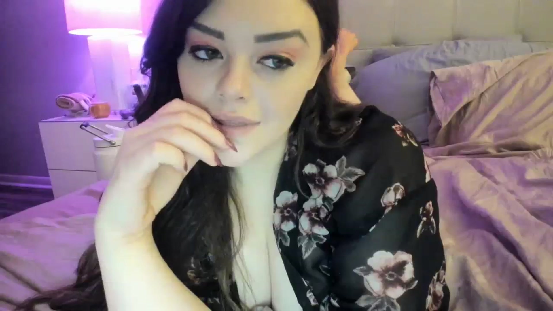 Gallery image thumbnail from TemptressV's myfreecams stream on, 03/31/2024, 08:27 image 14 of 20