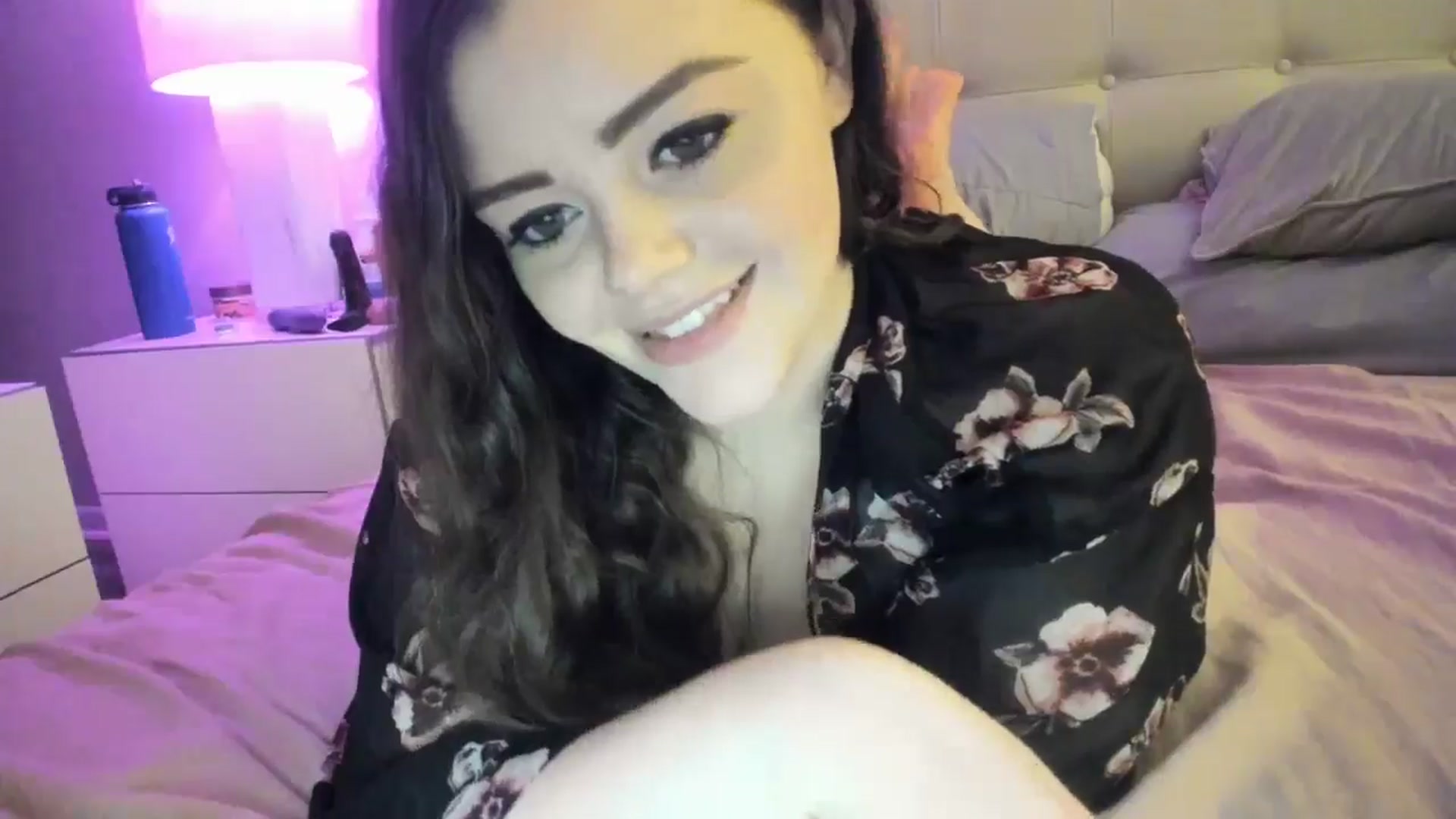 Gallery image thumbnail from TemptressV's myfreecams stream on, 07/17/2024, 07:07 image 2 of 20
