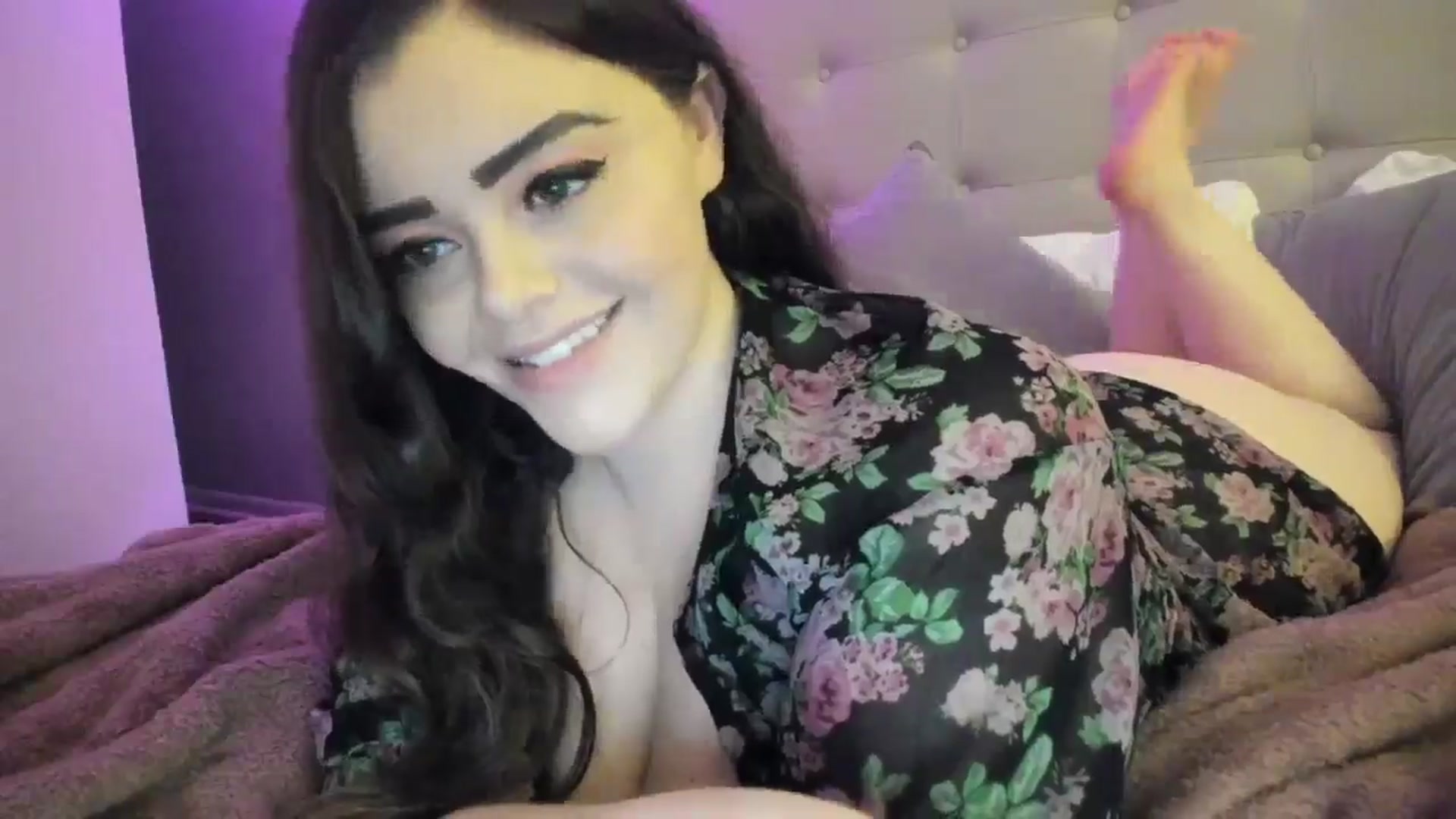Gallery image thumbnail from TemptressV's myfreecams stream on, 08/18/2024, 08:16 image 18 of 20