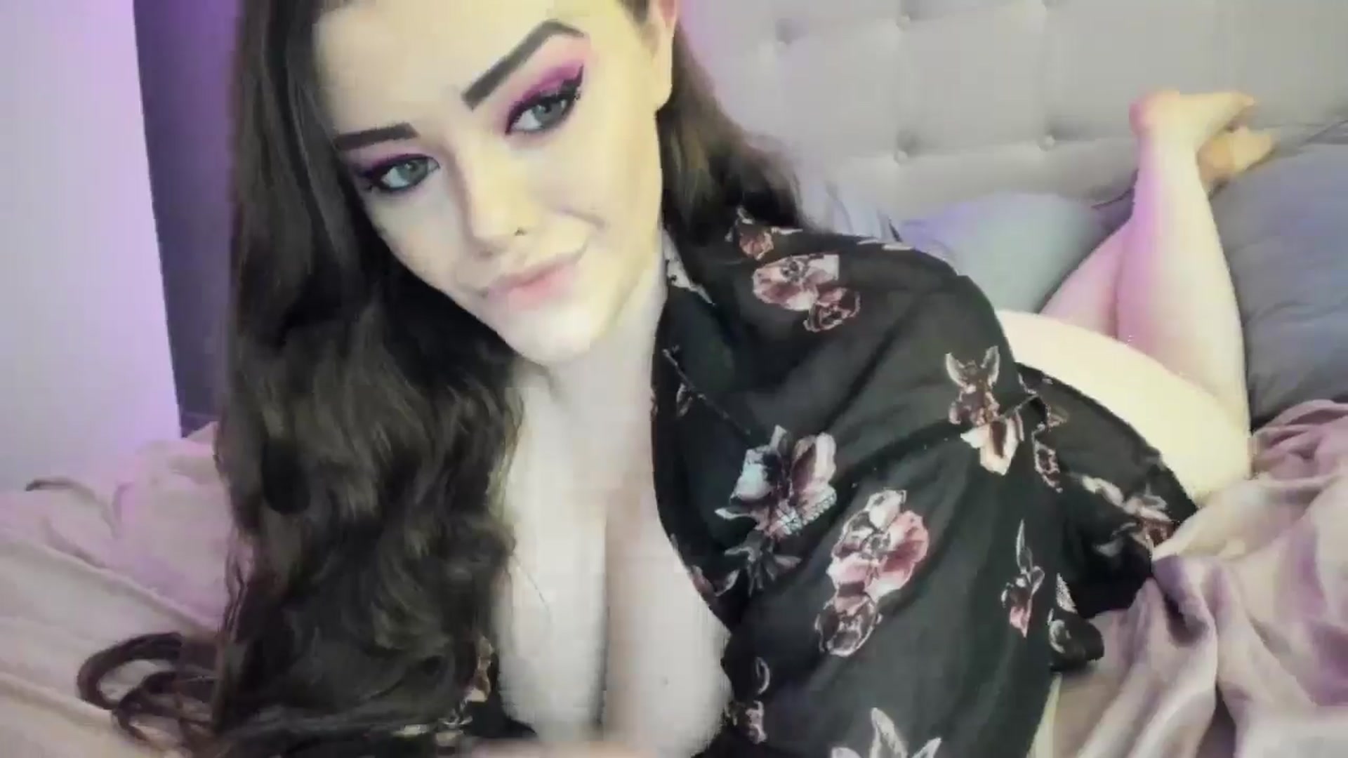 Gallery image thumbnail from TemptressV's myfreecams stream on, 08/22/2024, 22:35 image 13 of 20