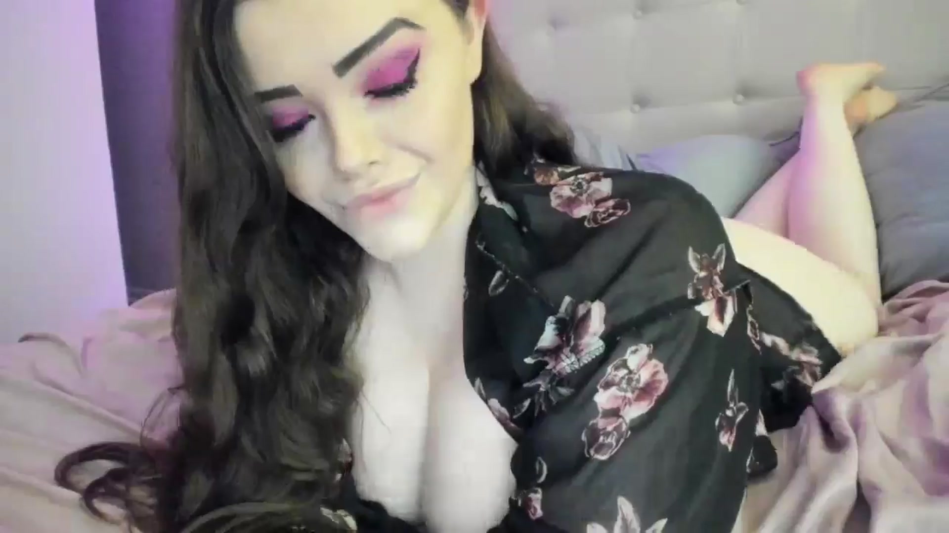 Gallery image thumbnail from TemptressV's myfreecams stream on, 08/22/2024, 22:35 image 9 of 20