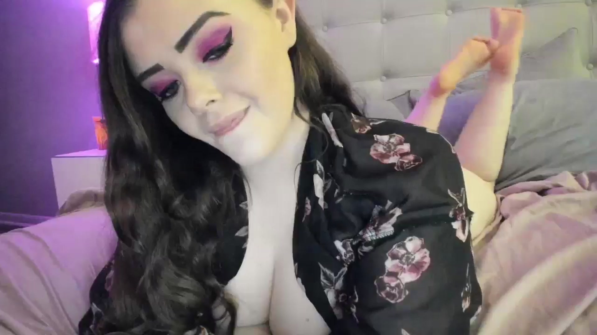 Gallery image thumbnail from TemptressV's myfreecams stream on, 08/22/2024, 23:41 image 14 of 20