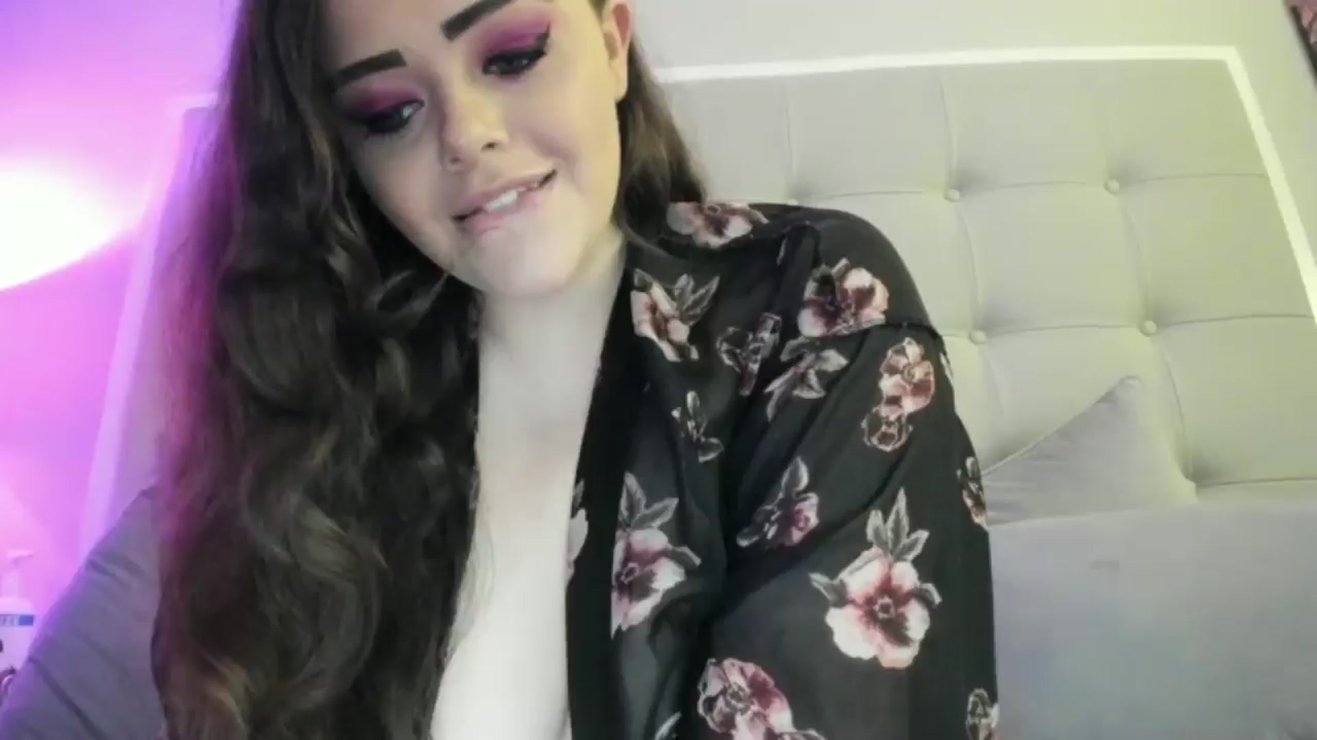 Gallery image thumbnail from TemptressV's myfreecams stream on, 08/22/2024, 23:41 image 1 of 20