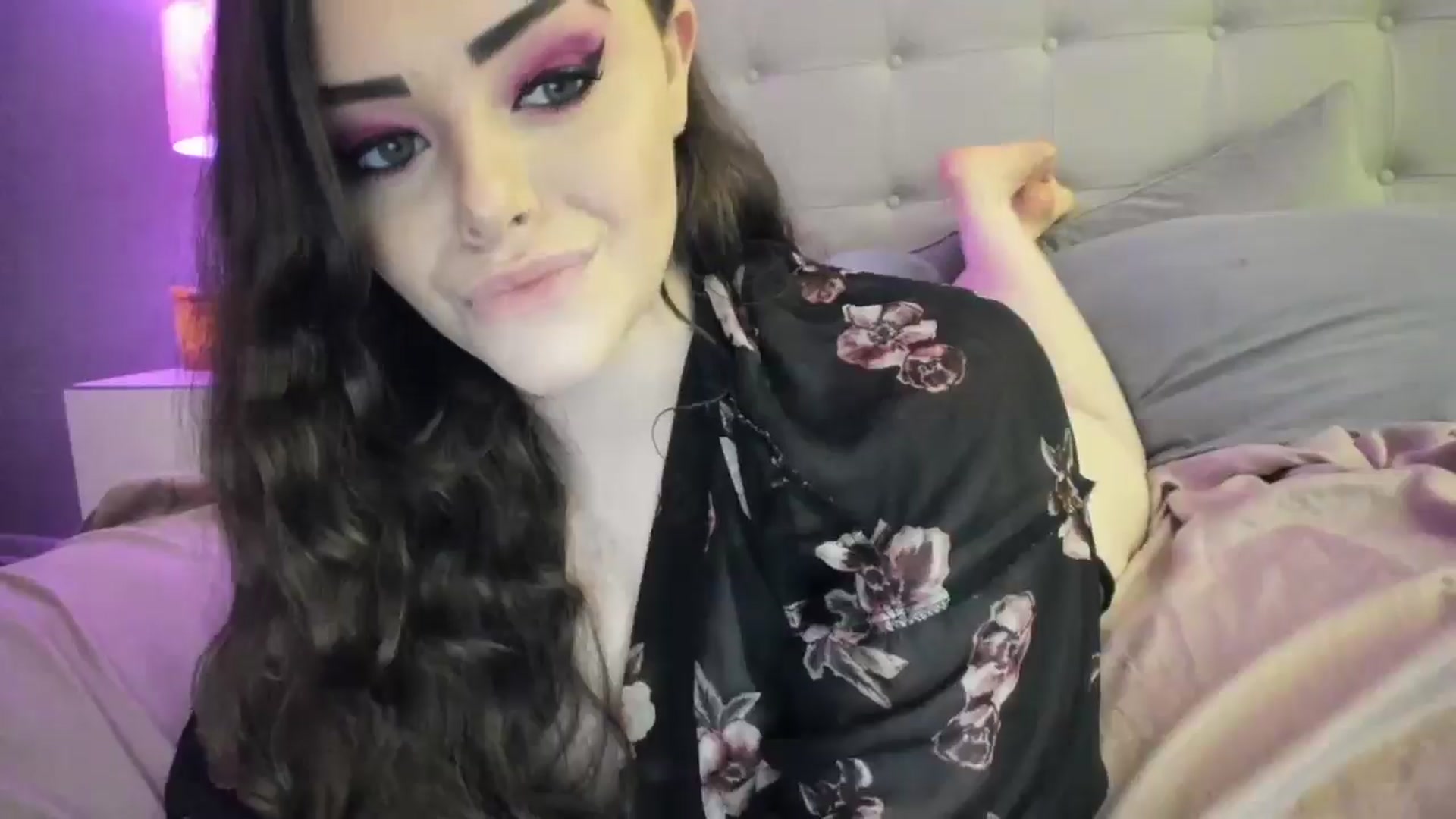 Gallery image thumbnail from TemptressV's myfreecams stream on, 08/22/2024, 23:41 image 9 of 20
