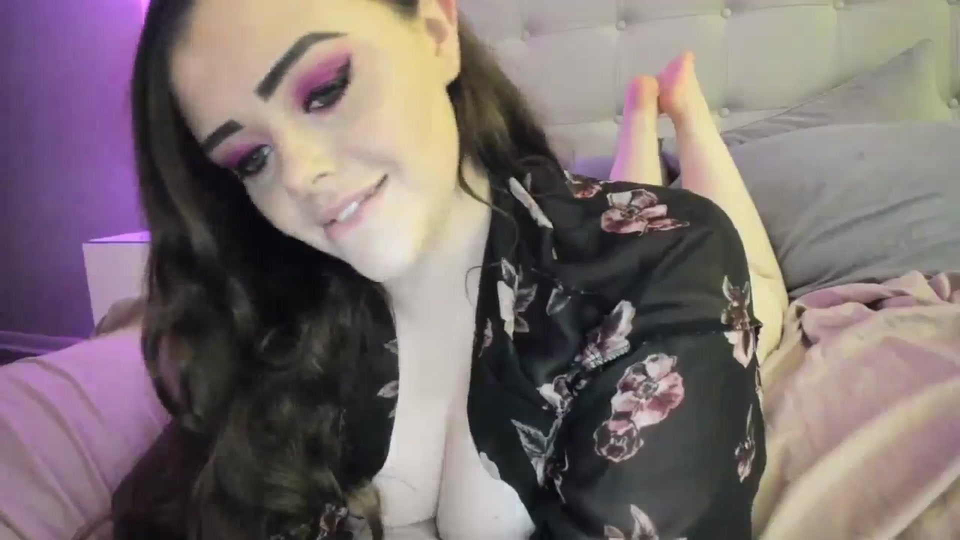 Gallery image thumbnail from TemptressV's myfreecams stream on, 08/22/2024, 23:41 image 11 of 20