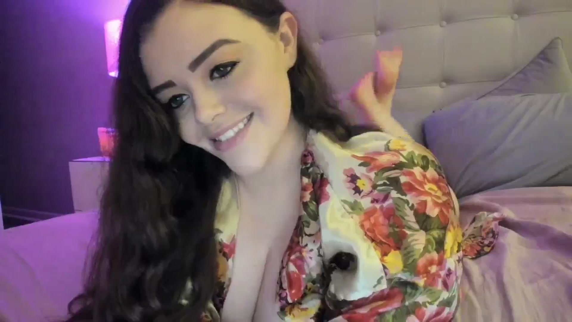Gallery image thumbnail from TemptressV's myfreecams stream on, 08/25/2024, 05:17 image 8 of 20