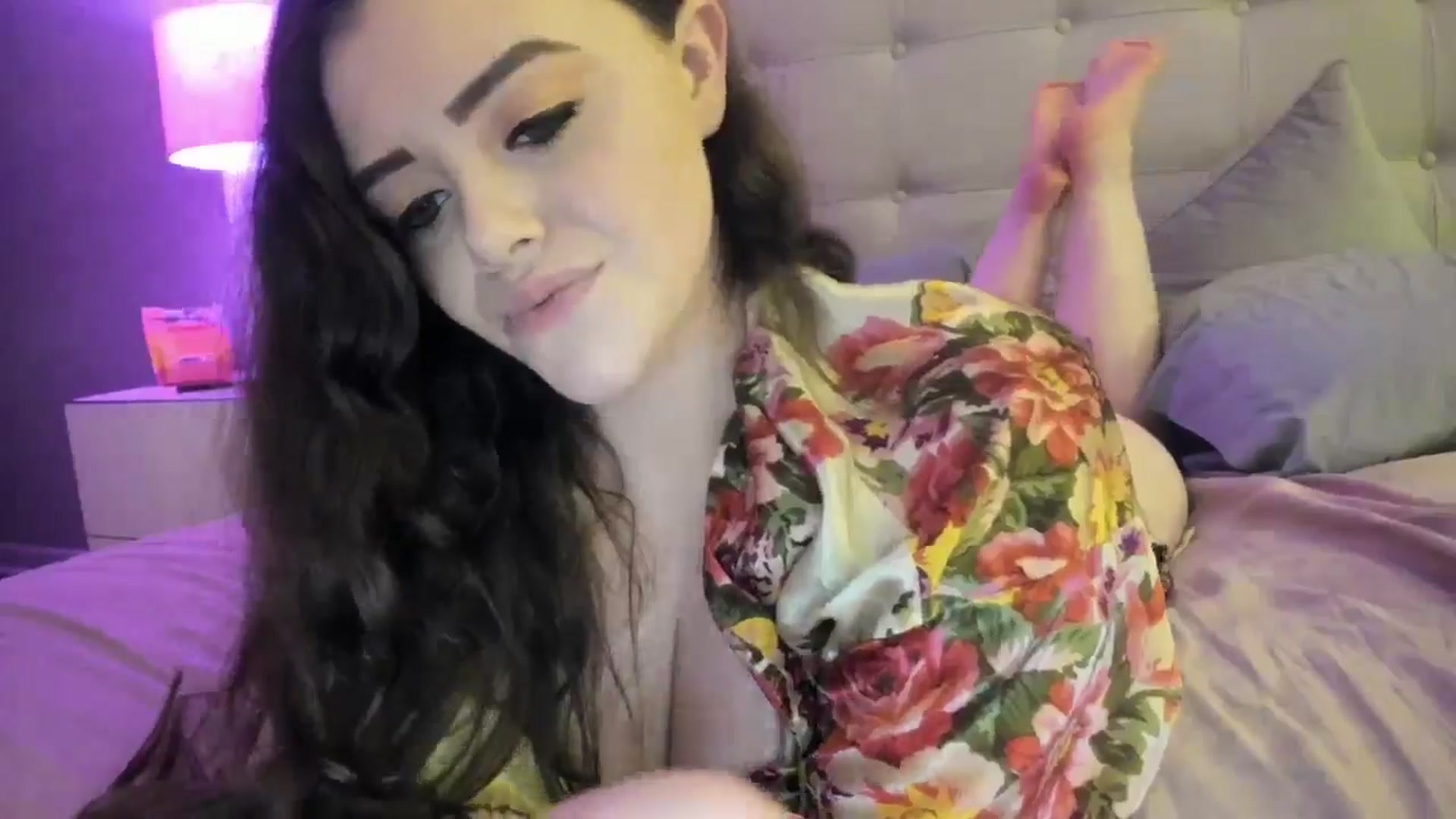Gallery image thumbnail from TemptressV's myfreecams stream on, 08/25/2024, 07:17 image 15 of 20
