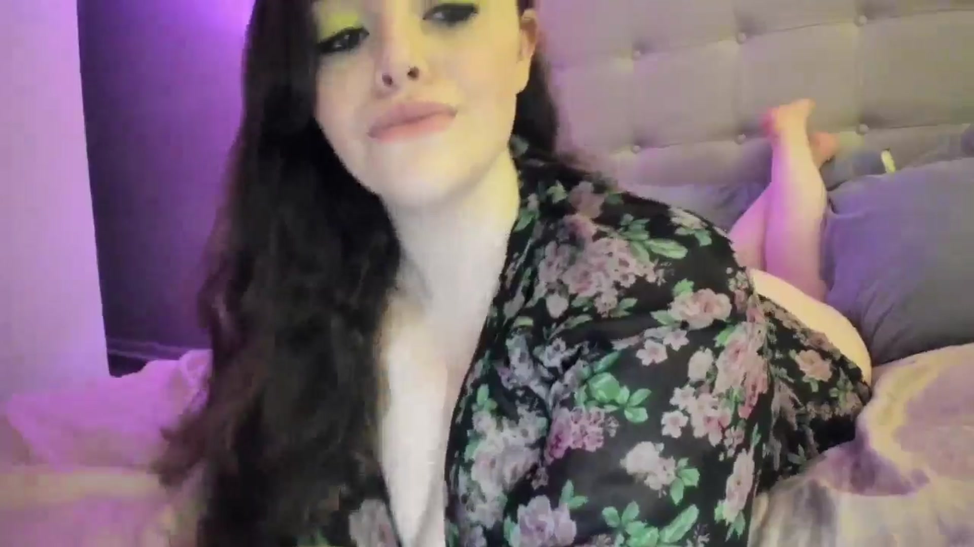 Gallery image thumbnail from TemptressV's myfreecams stream on, 09/02/2024, 24:35 image 11 of 20