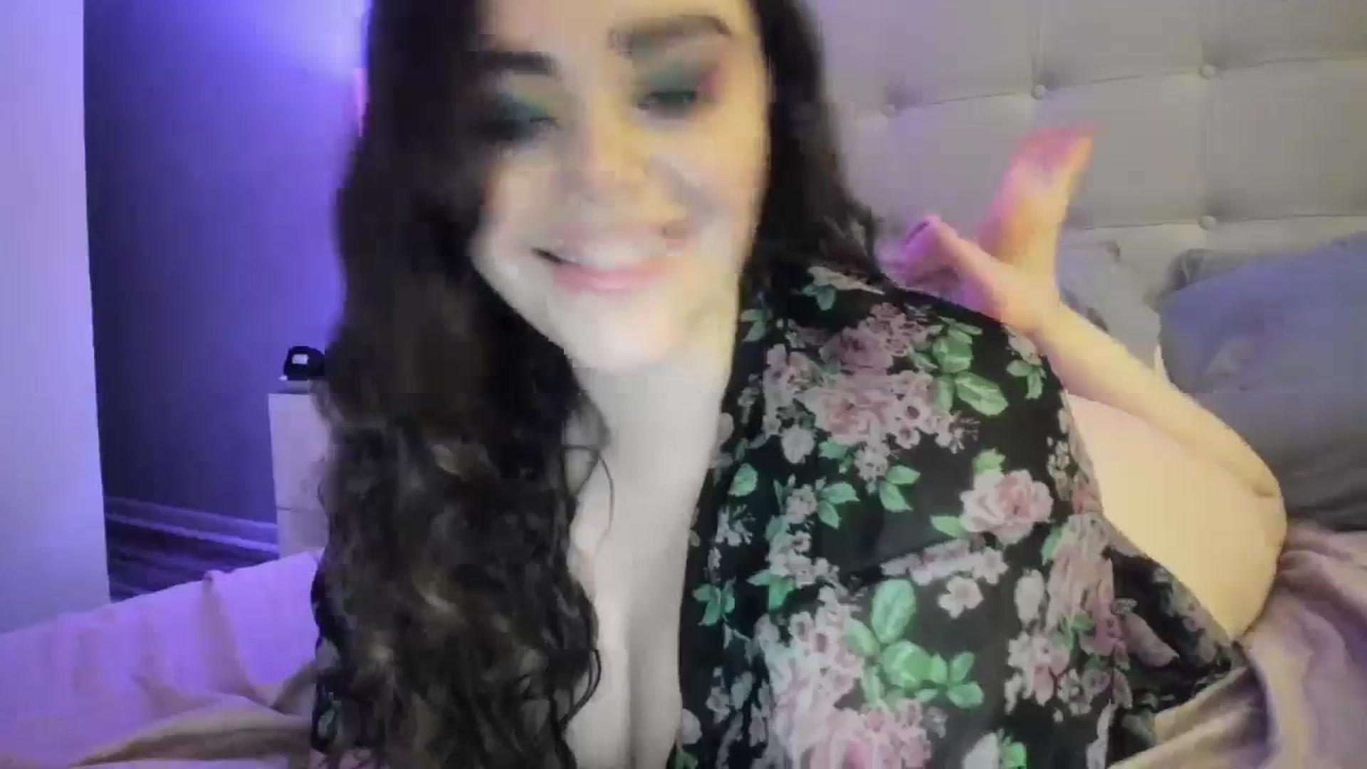 Gallery image thumbnail from TemptressV's myfreecams stream on, 10/27/2024, 07:36 image 10 of 20