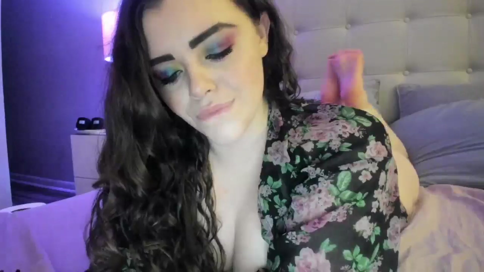 Gallery image thumbnail from TemptressV's myfreecams stream on, 10/27/2024, 08:43 image 13 of 20