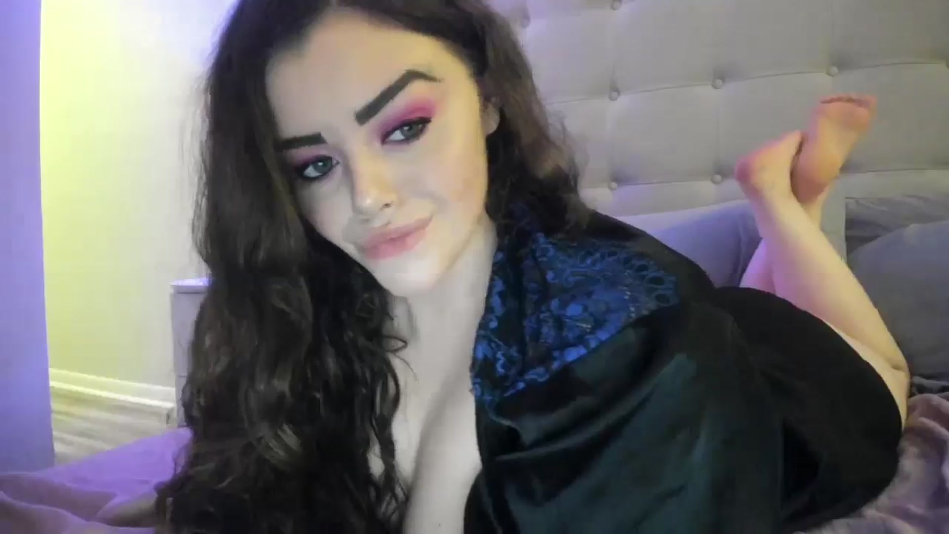 Gallery image thumbnail from TemptressV's myfreecams stream on, 10/27/2024, 23:51 image 10 of 20