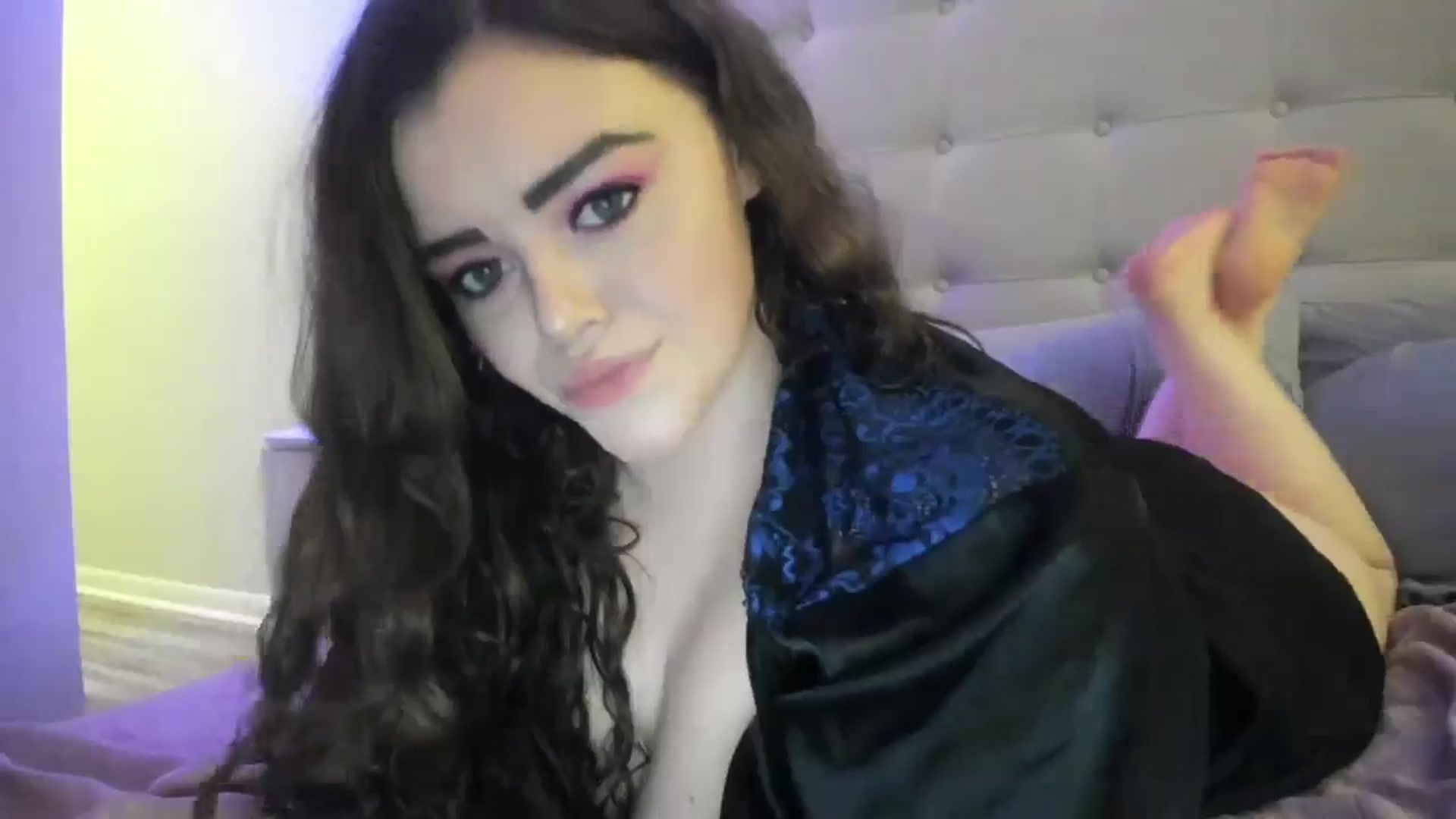 Gallery image thumbnail from TemptressV's myfreecams stream on, 10/27/2024, 23:51 image 13 of 20