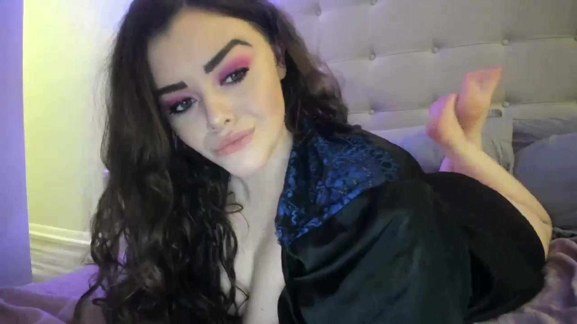 Gallery image thumbnail from TemptressV's myfreecams stream on, 10/27/2024, 23:51 image 2 of 20