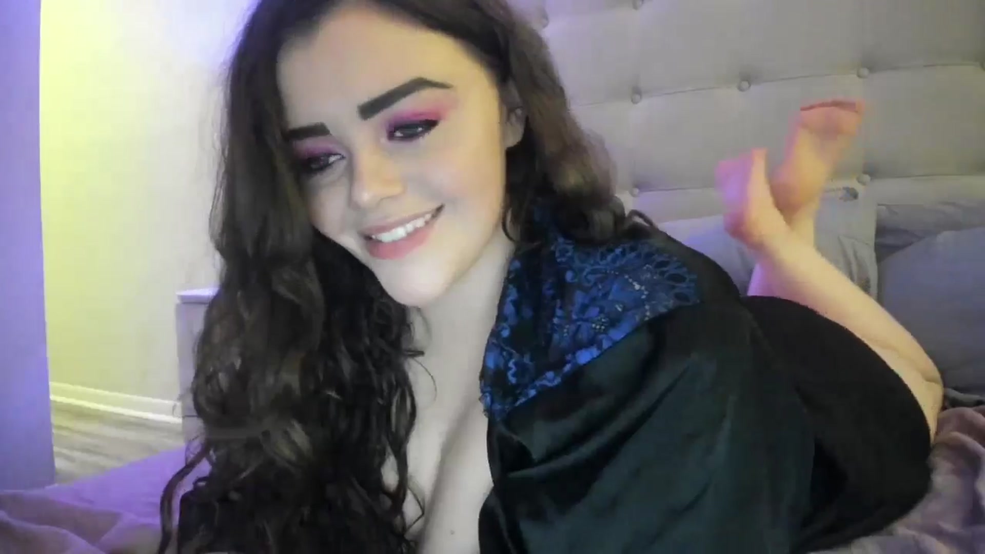 Gallery image thumbnail from TemptressV's myfreecams stream on, 10/27/2024, 23:51 image 6 of 20