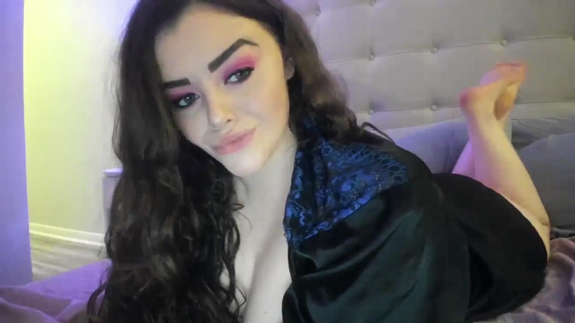 Gallery image thumbnail from TemptressV's myfreecams stream on, 10/27/2024, 23:51 image 8 of 20