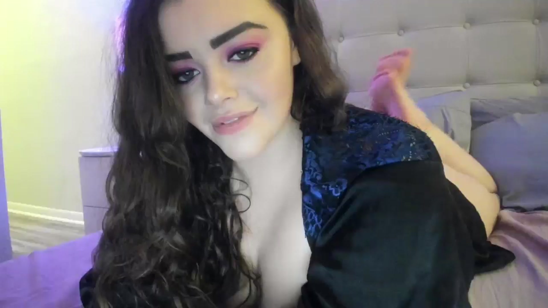 Gallery image thumbnail from TemptressV's myfreecams stream on, 10/27/2024, 23:51 image 16 of 20