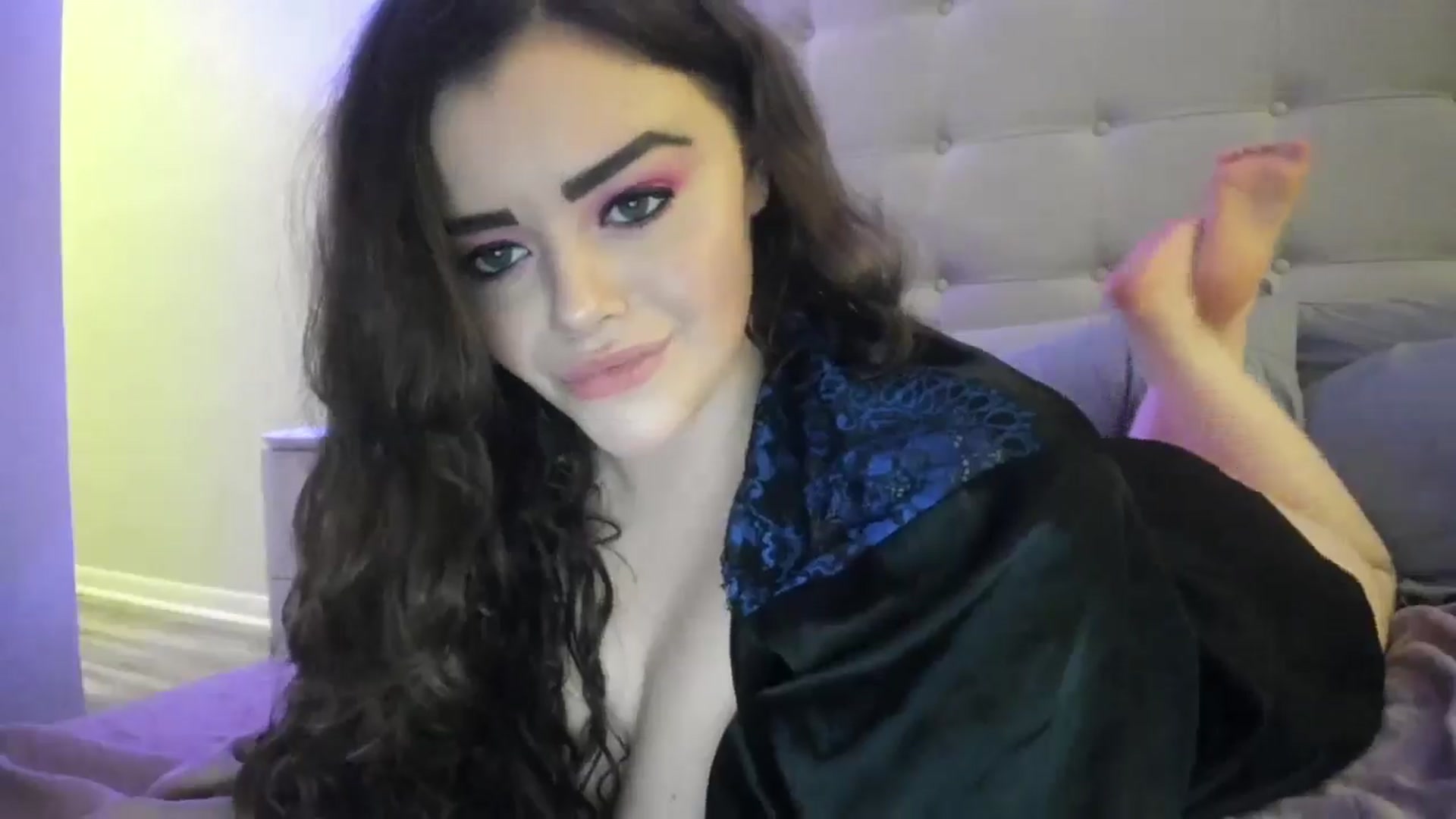 Gallery image thumbnail from TemptressV's myfreecams stream on, 10/27/2024, 23:51 image 12 of 20