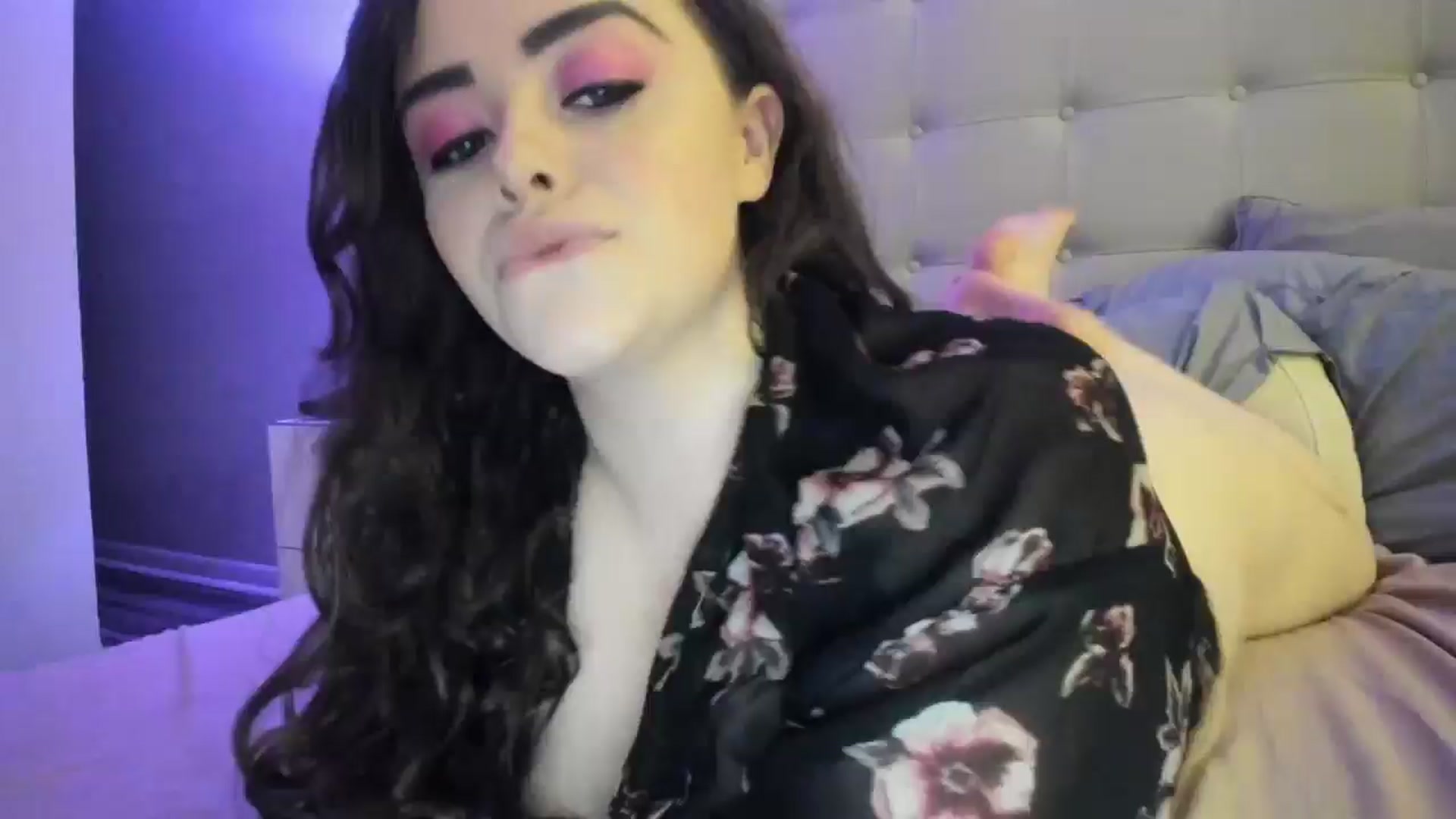 Gallery image thumbnail from TemptressV's myfreecams stream on, 11/04/2024, 01:11 image 1 of 20
