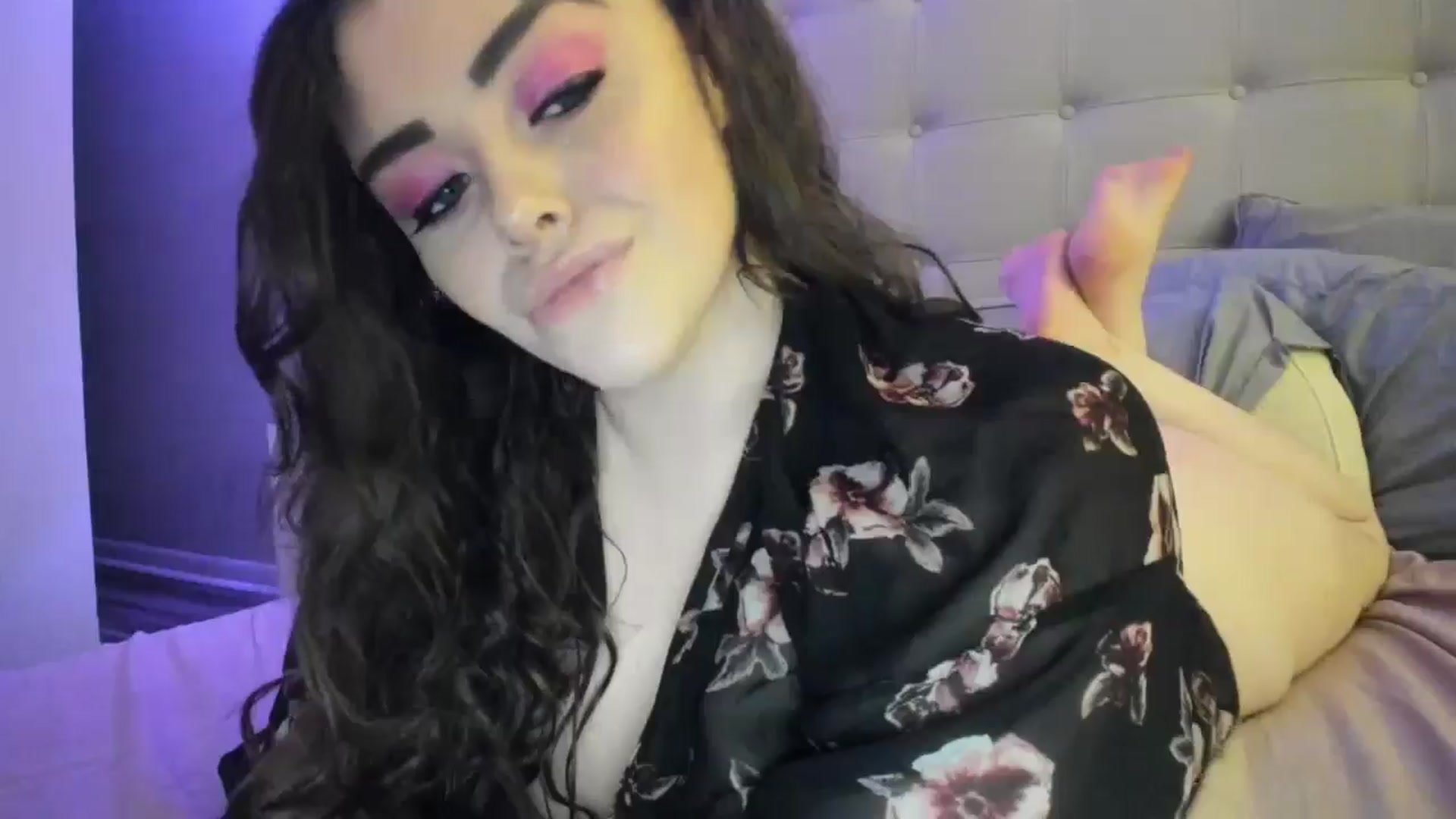 Gallery image thumbnail from TemptressV's myfreecams stream on, 11/04/2024, 01:11 image 3 of 20