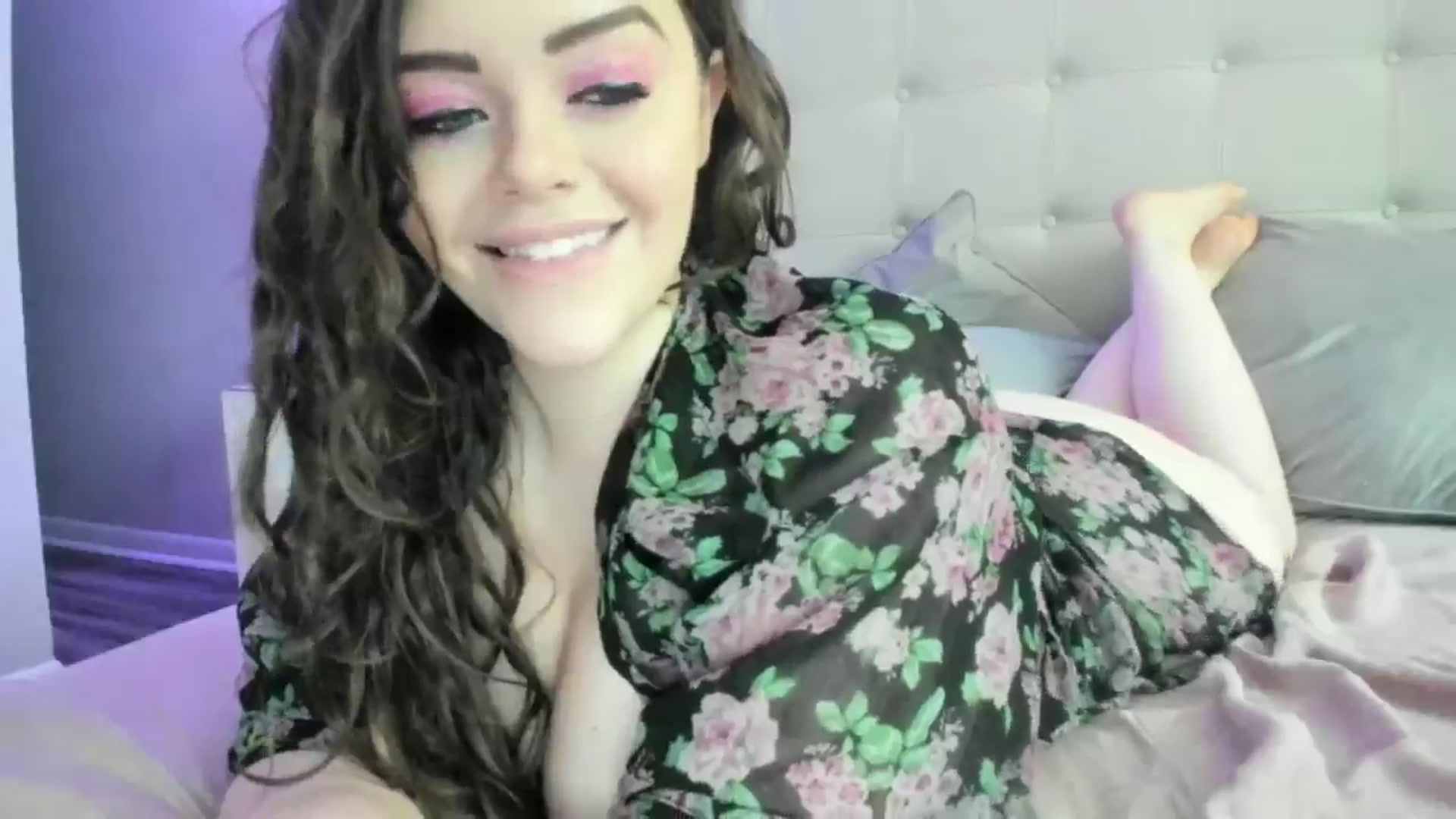 Gallery image thumbnail from TemptressV's myfreecams stream on, 11/24/2024, 17:04 image 3 of 20
