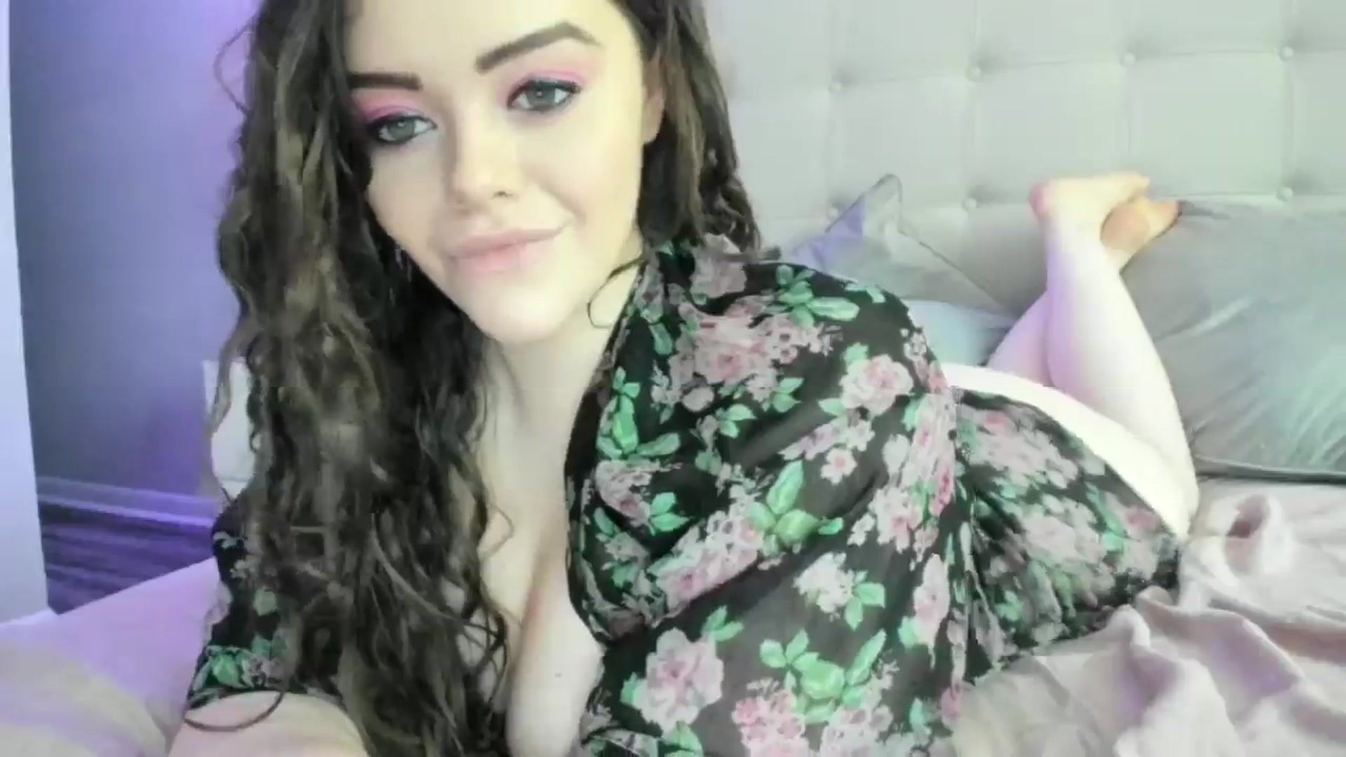 Gallery image thumbnail from TemptressV's myfreecams stream on, 11/24/2024, 17:04 image 17 of 20