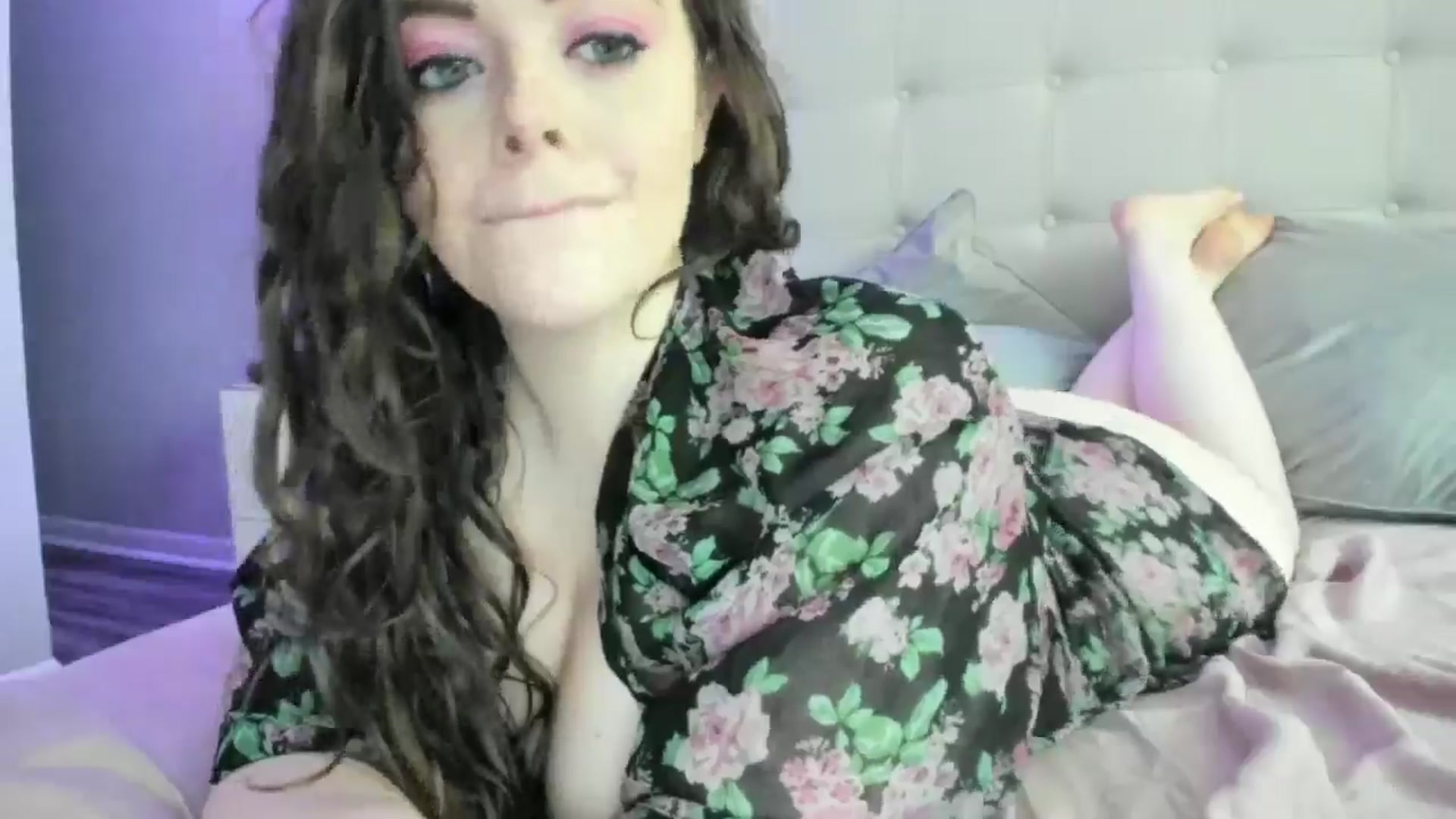 Gallery image thumbnail from TemptressV's myfreecams stream on, 11/24/2024, 17:04 image 12 of 20