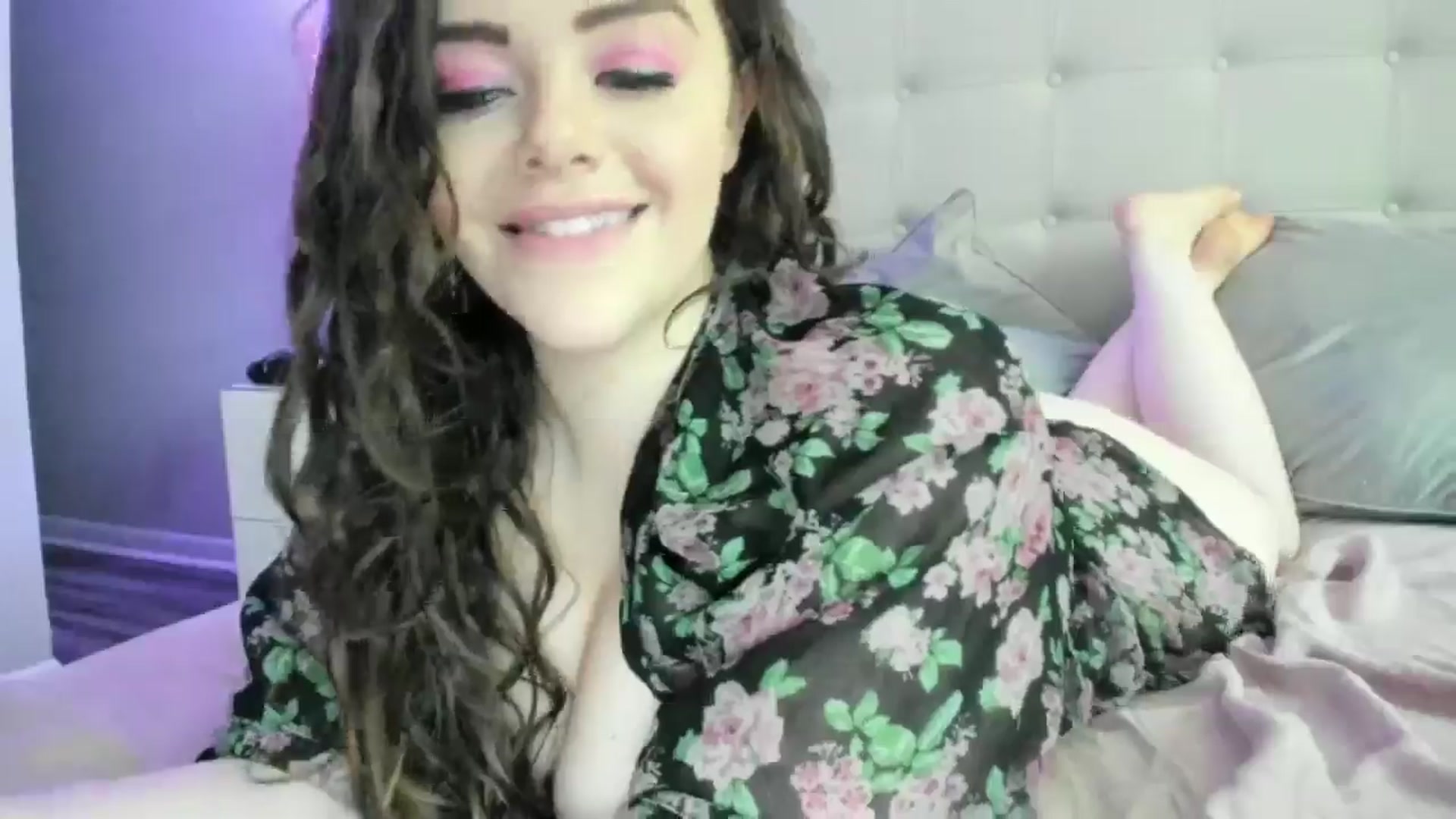 Gallery image thumbnail from TemptressV's myfreecams stream on, 11/24/2024, 17:04 image 13 of 20