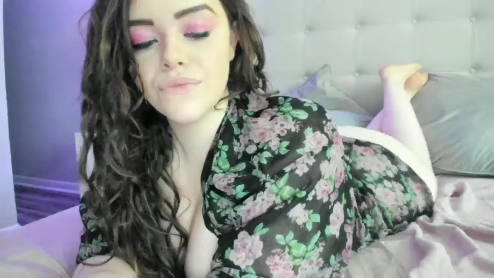 Gallery image thumbnail from TemptressV's myfreecams stream on, 11/24/2024, 17:04 image 5 of 20