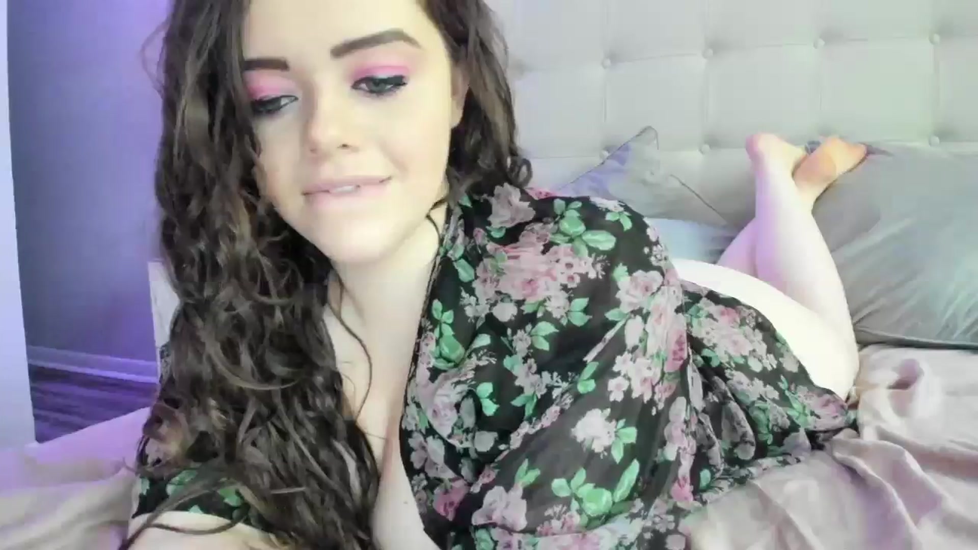 Gallery image thumbnail from TemptressV's myfreecams stream on, 11/24/2024, 17:42 image 10 of 20
