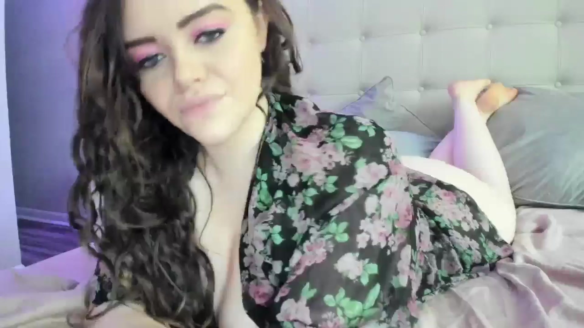 Gallery image thumbnail from TemptressV's myfreecams stream on, 11/24/2024, 17:42 image 11 of 20