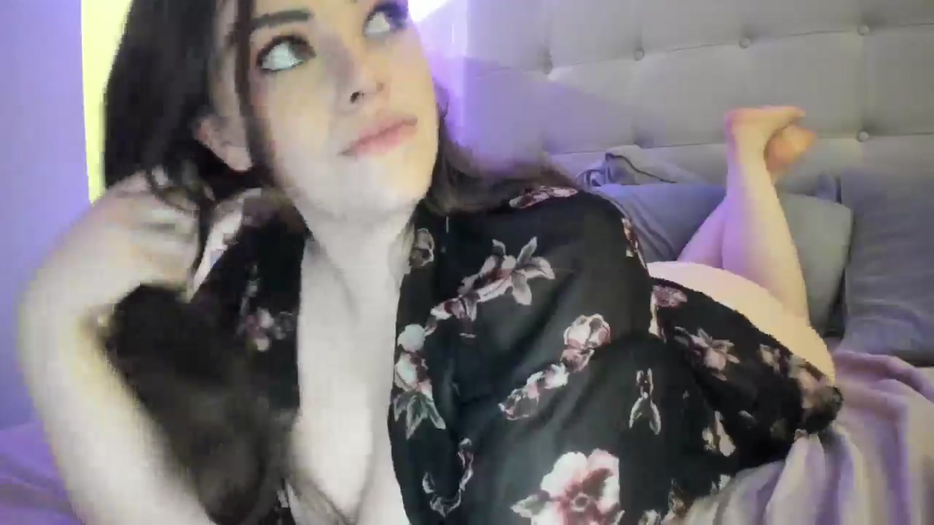 Gallery image thumbnail from TemptressV's myfreecams stream on, 02/17/2025, 01:37 image 10 of 20