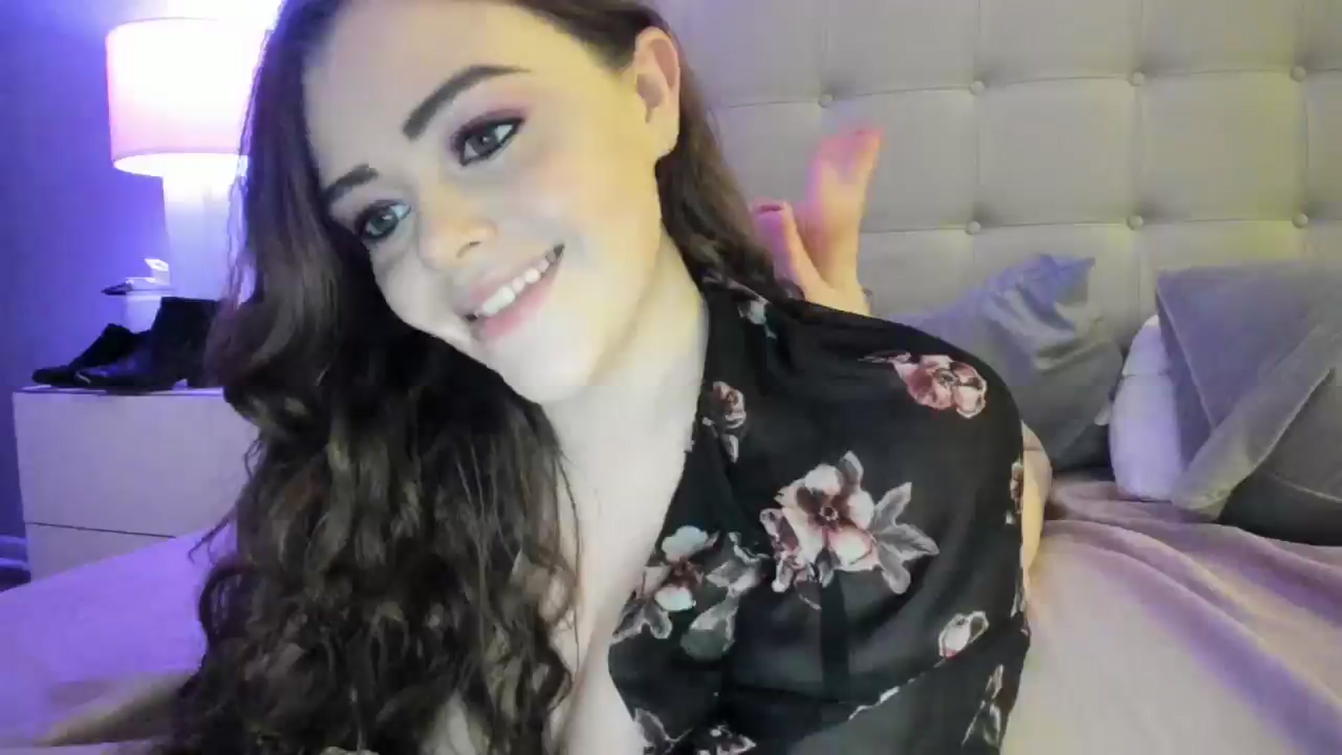 Gallery image thumbnail from TemptressV's myfreecams stream on, 03/17/2025, 24:51 image 18 of 20