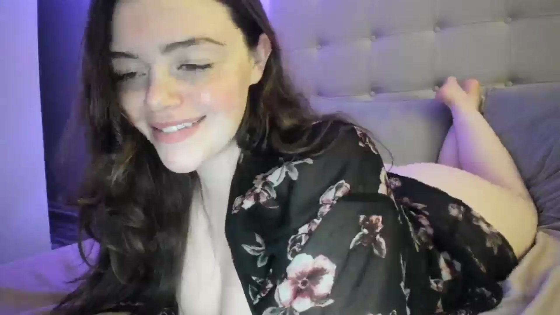 Gallery image thumbnail from TemptressV's myfreecams stream on, 03/23/2025, 07:11 image 10 of 20