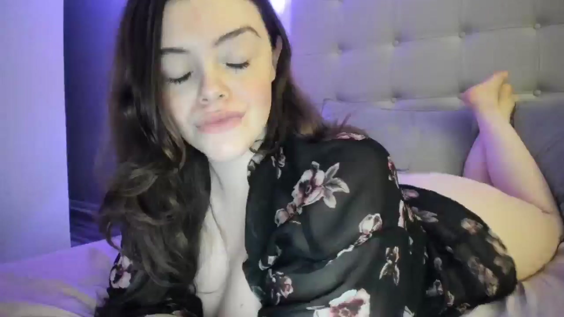 Gallery image thumbnail from TemptressV's myfreecams stream on, 03/23/2025, 08:13 image 6 of 20