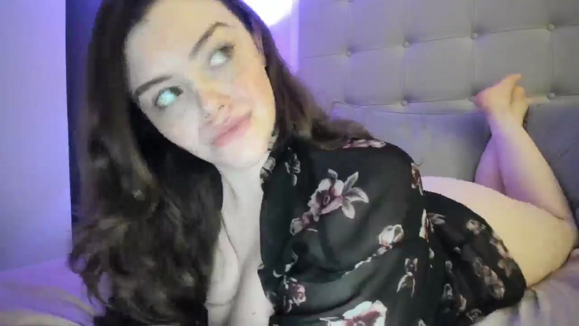 Gallery image thumbnail from TemptressV's myfreecams stream on, 03/23/2025, 08:13 image 8 of 20