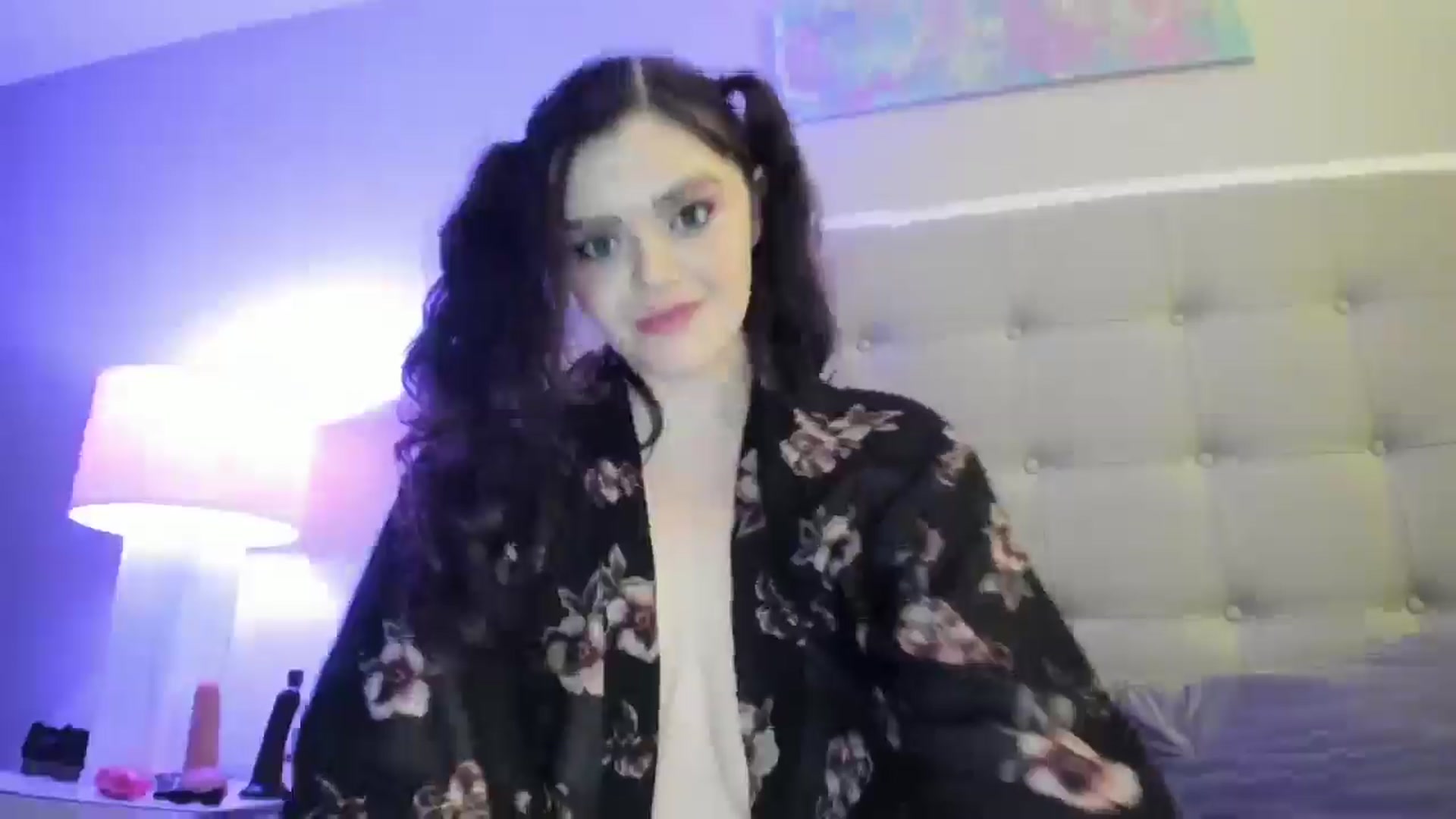 Gallery image thumbnail from TemptressV's myfreecams stream on, 05/18/2025, 05:55 image 17 of 20
