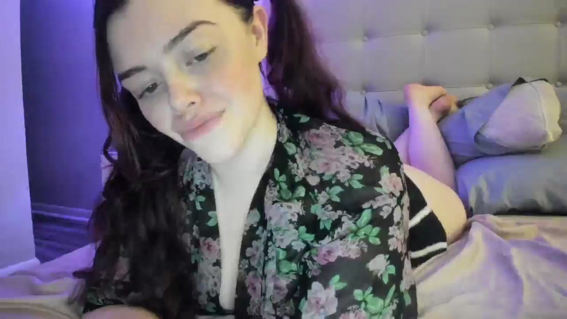 Gallery image thumbnail from TemptressV's myfreecams stream on, 08/04/2025, 05:00 image 13 of 20