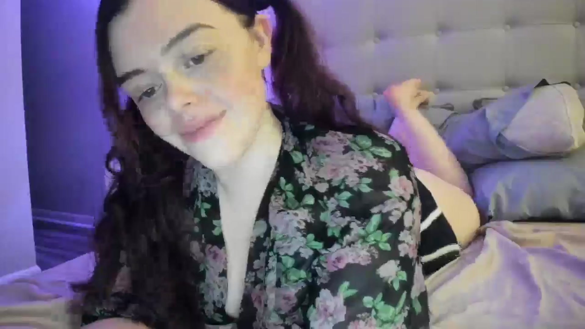 Gallery image thumbnail from TemptressV's myfreecams stream on, 08/04/2025, 05:00 image 15 of 20