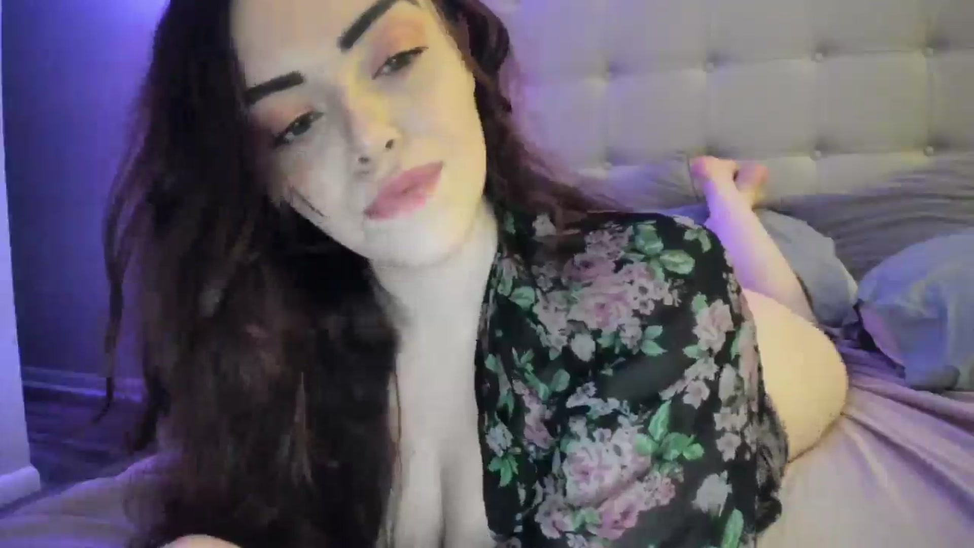 Gallery image thumbnail from TemptressV's myfreecams stream on, 08/09/2025, 03:28 image 11 of 20