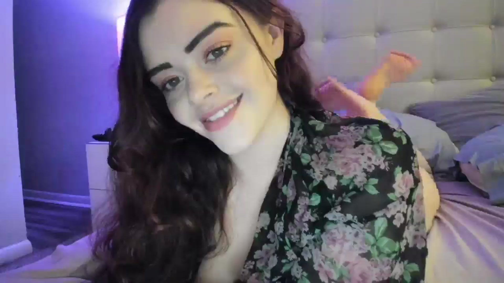 Gallery image thumbnail from TemptressV's myfreecams stream on, 08/09/2025, 03:28 image 17 of 20