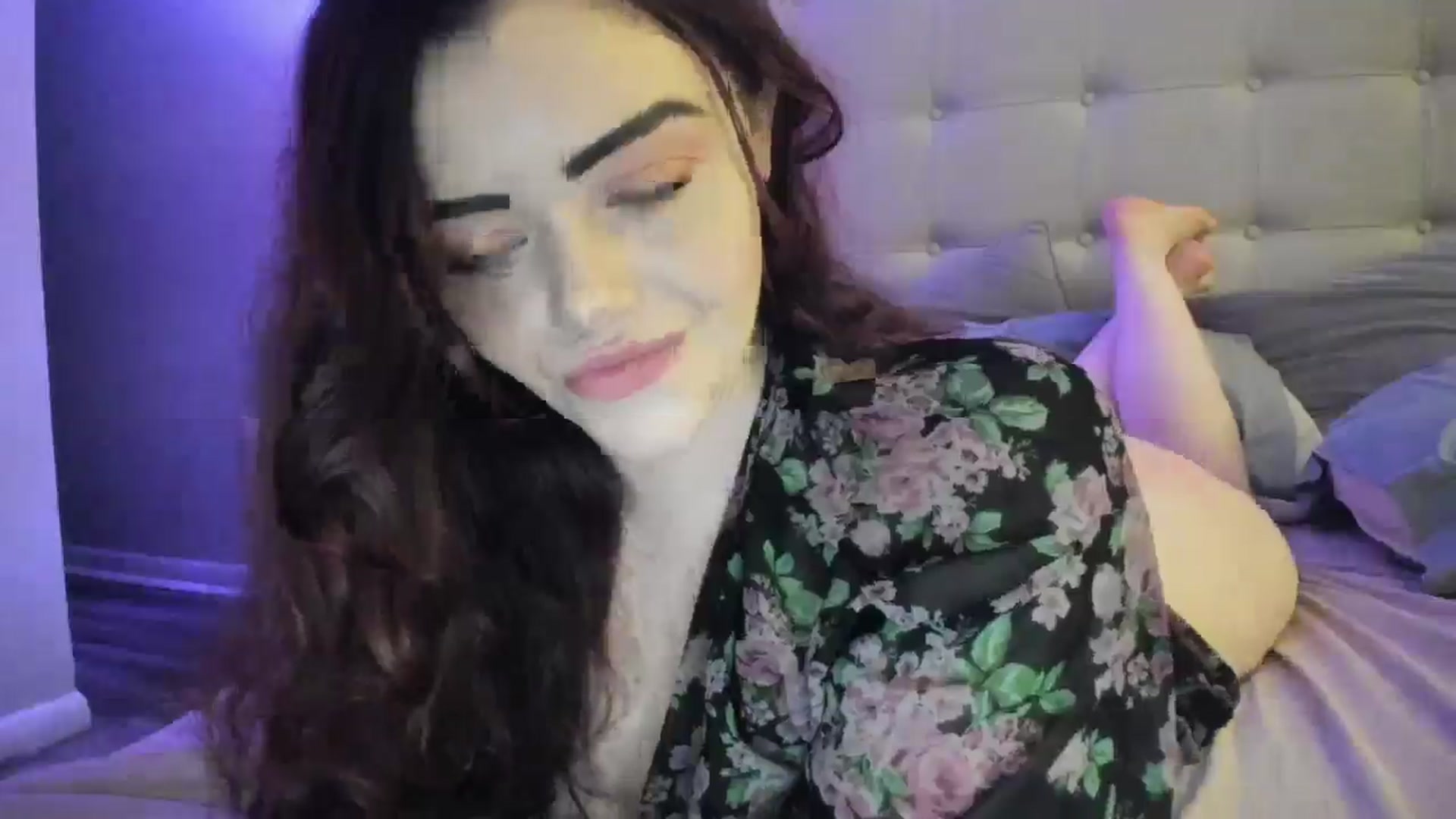 Gallery image thumbnail from TemptressV's myfreecams stream on, 08/09/2025, 03:28 image 15 of 20