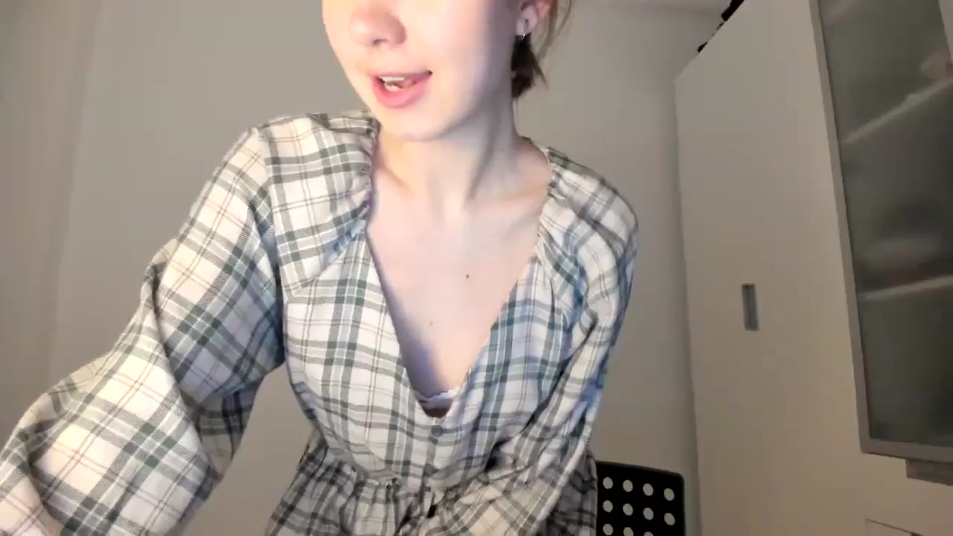 Gallery image thumbnail from Temptressy's myfreecams stream on, 03/10/2024, 23:19 image 6 of 20
