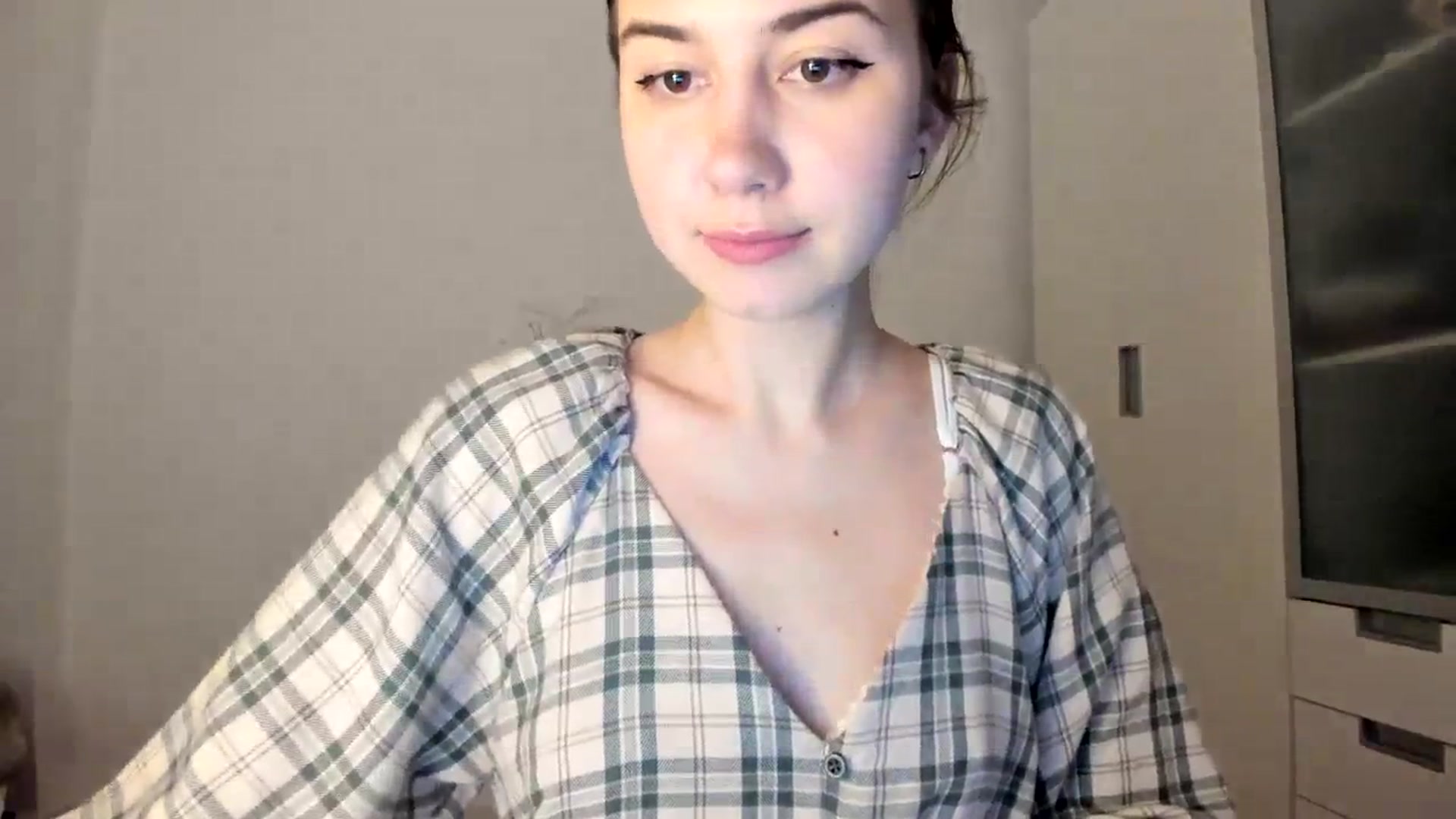 Gallery image thumbnail from Temptressy's myfreecams stream on, 03/10/2024, 23:19 image 14 of 20