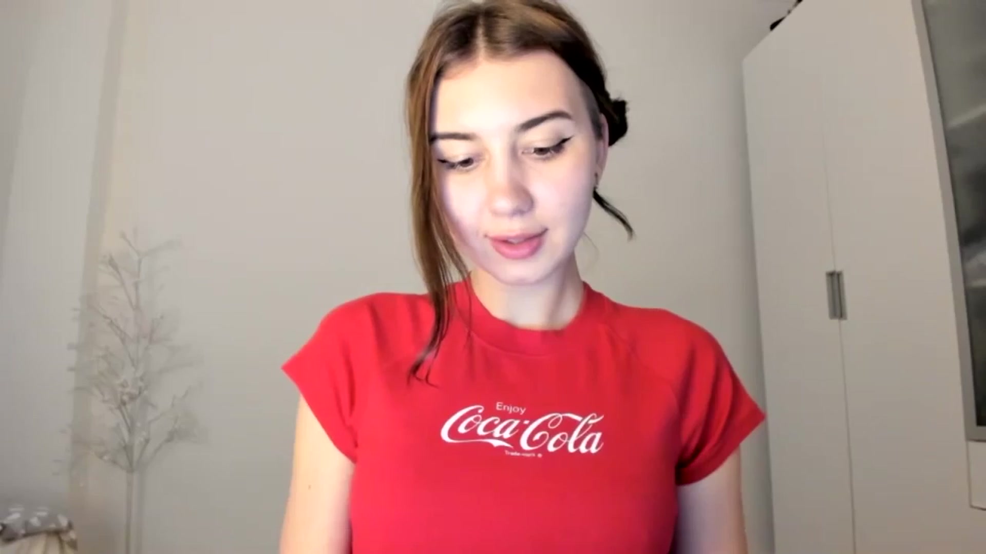 Gallery image thumbnail from Temptressy's myfreecams stream on, 04/25/2024, 18:46 image 16 of 20