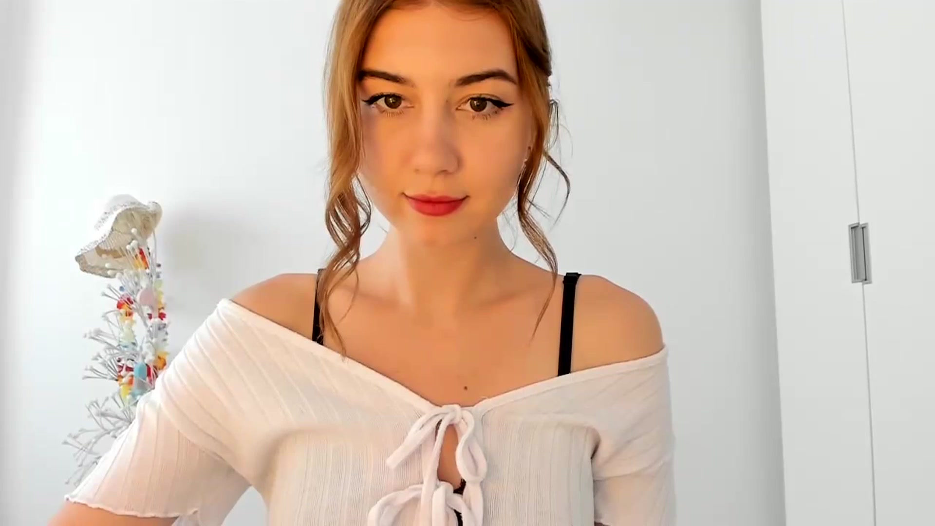 Gallery image thumbnail from Temptressy's myfreecams stream on, 05/30/2024, 12:44 image 1 of 20