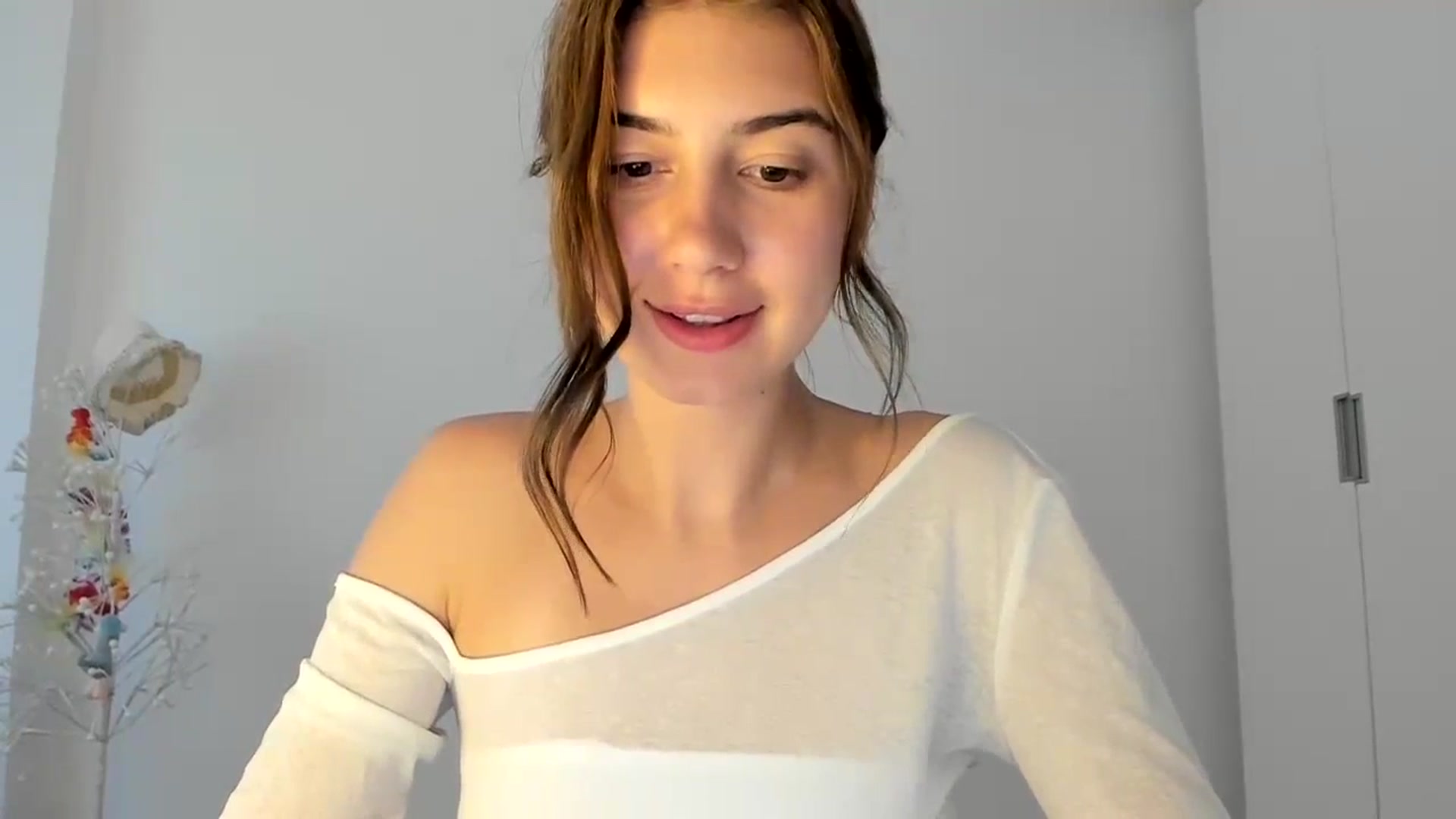 Gallery image thumbnail from Temptressy's myfreecams stream on, 06/10/2024, 18:25 image 4 of 20