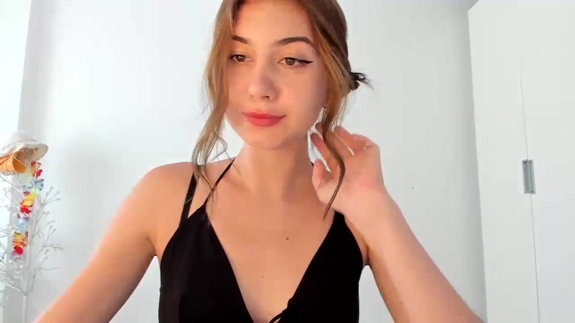 Gallery image thumbnail from Temptressy's myfreecams stream on, 06/27/2024, 18:00 image 2 of 20